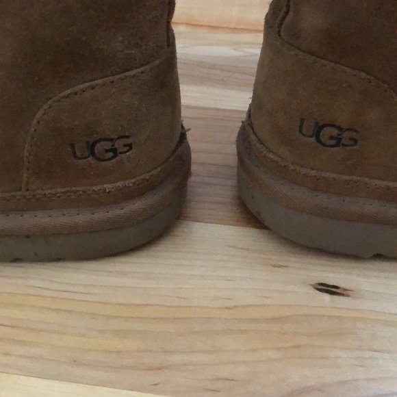 Uggs!!! used - Picture 2 of 3